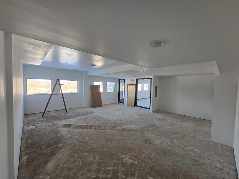 More Photos Of 11400 Veterans Memorial Pky, Lake Saint Louis Office For Lease