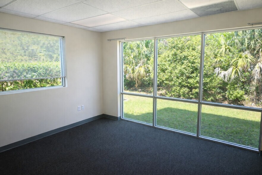 More Photos Of 651 W Warren Ave, Longwood Unknown For Lease