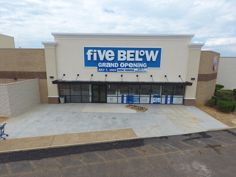 More Photos Of 1720-1722 Veterans Blvd, Mccomb Storefront For Sale