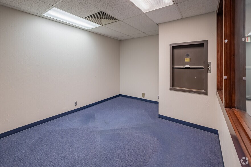 More Photos Of 6000 S Western Ave, Oklahoma City Office For Lease