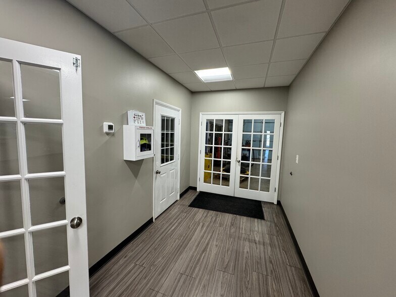 More Photos Of 102 Tribble Dr, Madison Light Manufacturing For Lease