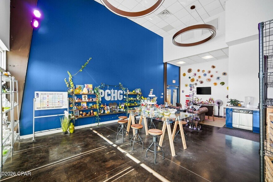 More Photos Of 1331 Harrison Ave, Panama City Showroom For Sale