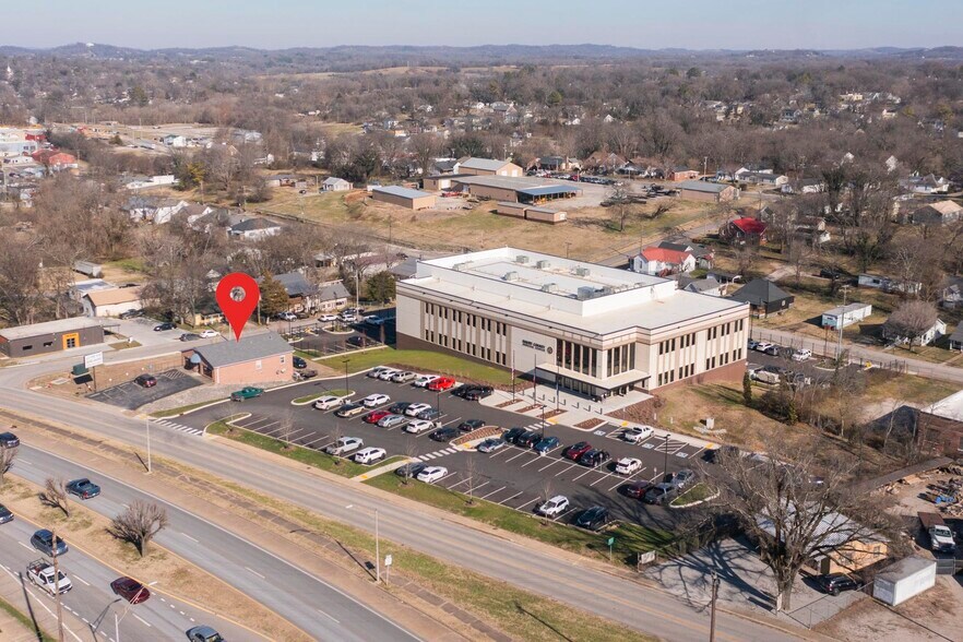 More Photos Of 1113 S Main St, Columbia Freestanding For Sale