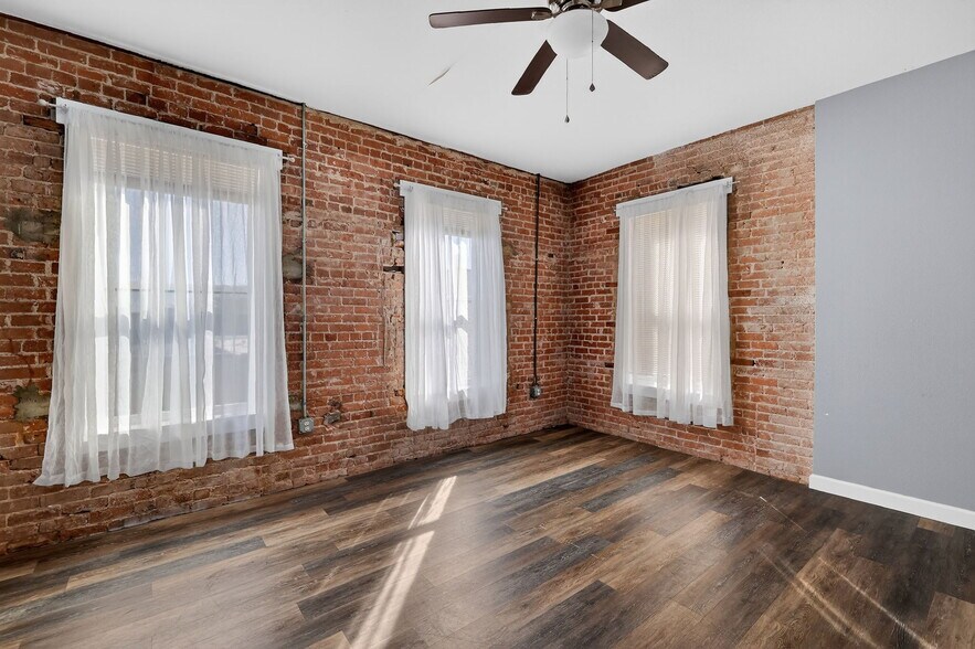 More Photos Of 103 S 2nd St, Leesburg Office For Lease