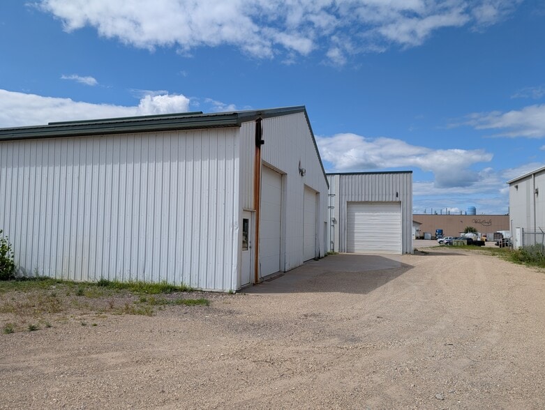 More Photos Of 2320 Cunningham St, La Crosse Warehouse For Sale