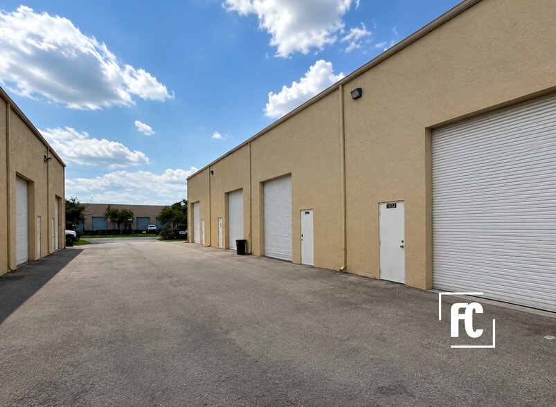 More Photos Of 12934-12944 SE Suzanne Dr, Hobe Sound Warehouse For Lease