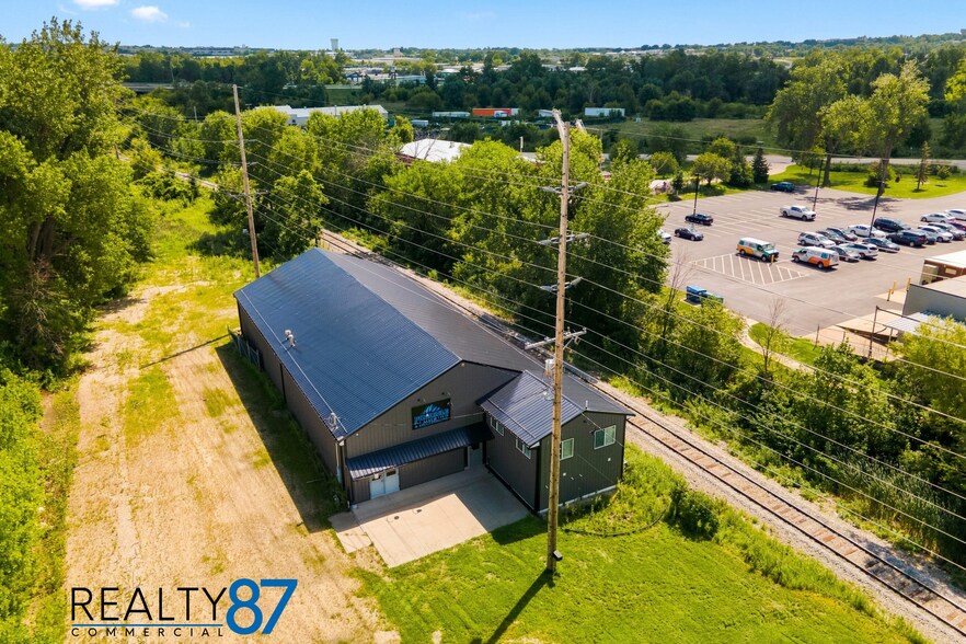 More Photos Of 4301 6th St SW, Cedar Rapids General Retail For Sale