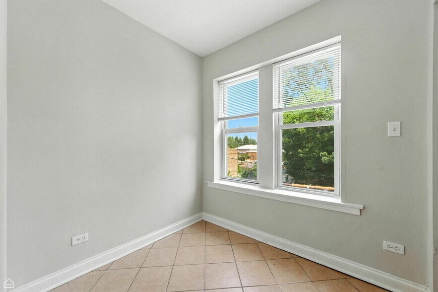 More Photos Of 7150 S Cornell Ave, Chicago Apartments For Sale