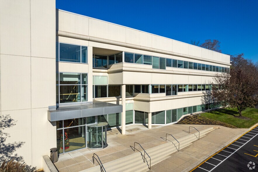 More Photos Of 501 Carr Rd, Wilmington Office For Lease