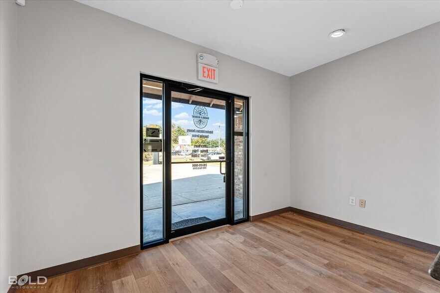 More Photos Of 3605 Youree Dr, Shreveport Office For Sale