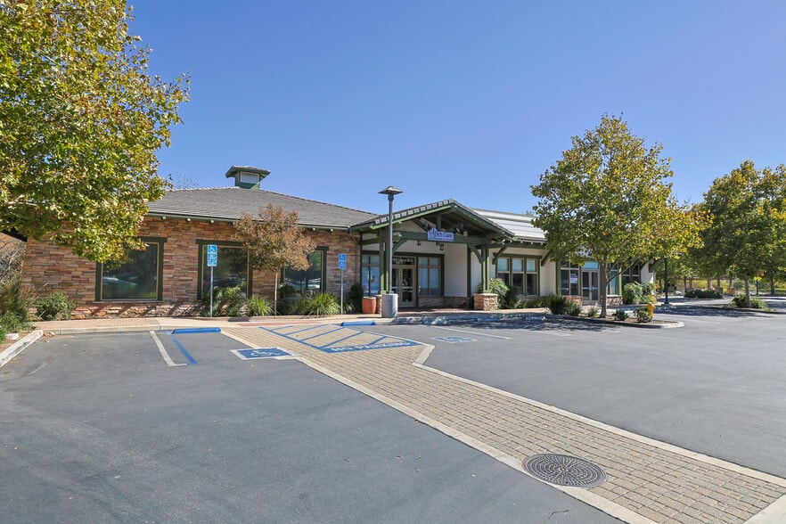 More Photos Of 29105-29125 Canwood St, Agoura Hills Restaurant For Lease