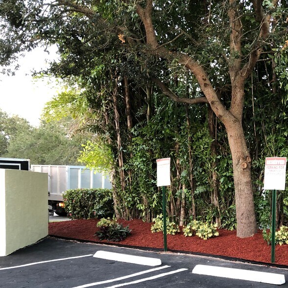 More Photos Of 9615-9619 W Sample Rd, Coral Springs Freestanding For Lease