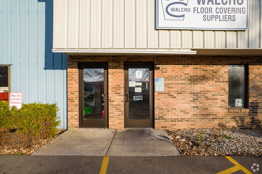 More Photos Of 4450-4462 Robertson Rd, Madison Light Distribution For Sale