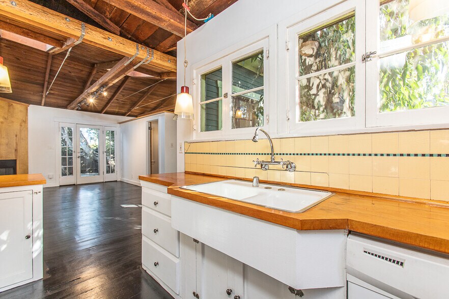 More Photos Of 2008-2020 Strongs Dr, Venice Apartments For Sale