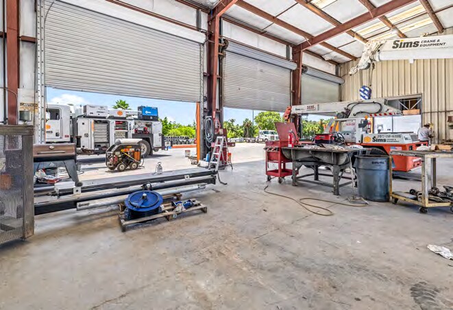 More Photos Of 936 Old Dixie Hwy, Vero Beach Warehouse For Lease