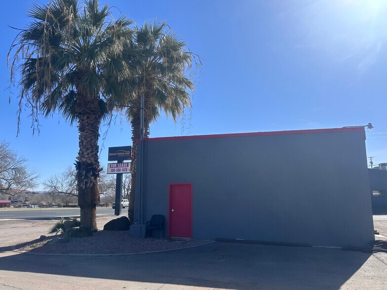 More Photos Of 689 N Bluff St, Saint George General Retail For Lease