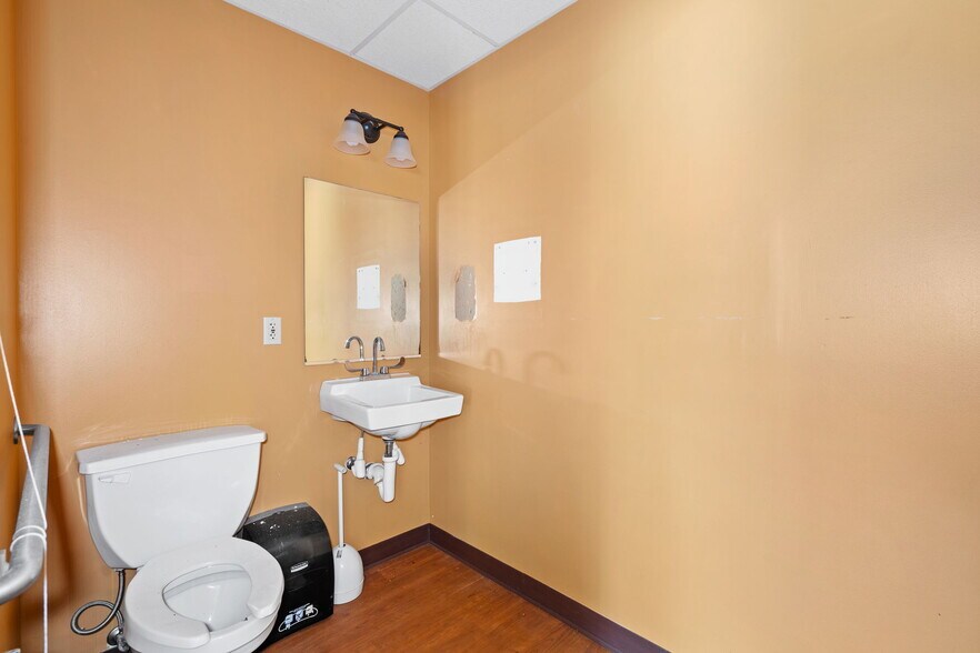 More Photos Of 4 Corwin Ct, Newburgh Medical For Sale