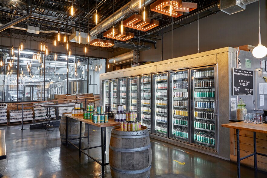 More Photos Of 417 N Ashland Ave, Chicago Warehouse For Sale
