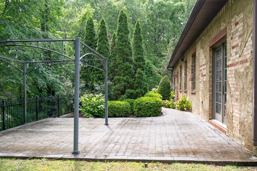 More Photos Of 1847 Commons North Dr, Tuscaloosa Medical For Sale