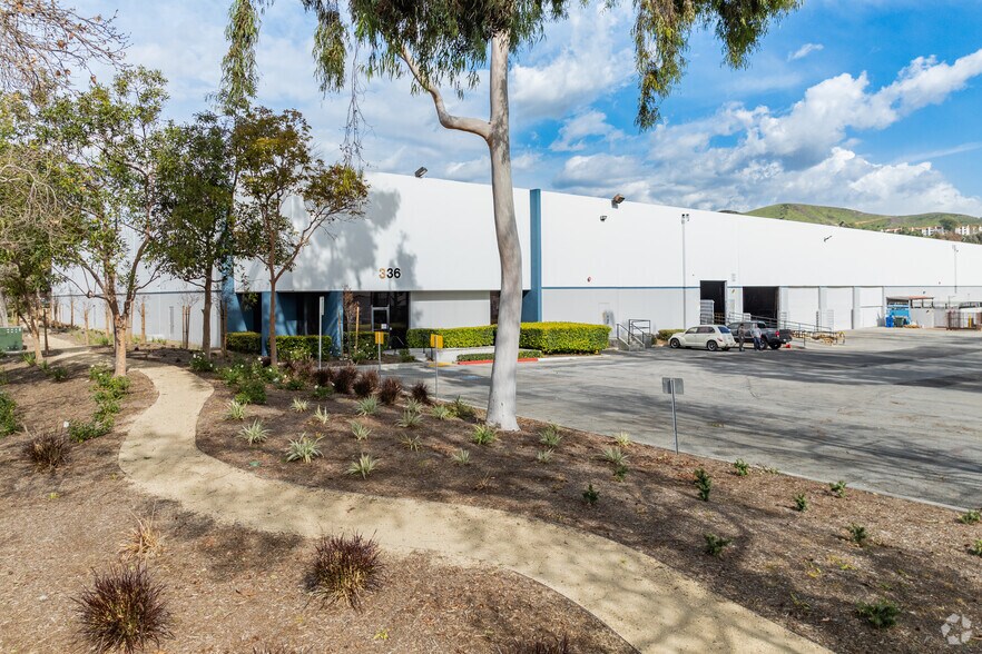 Primary Photo Of 300-336 Enterprise Pl, Pomona Warehouse For Lease