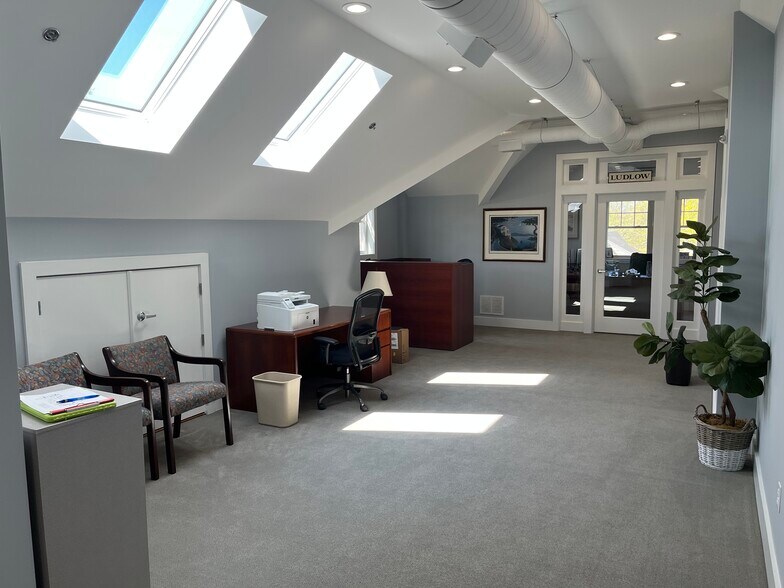 More Photos Of 64 Wall St, Madison Office Residential For Lease