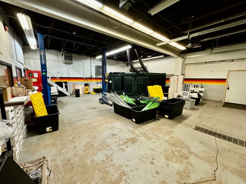 More Photos Of 2085 Clinton St, West Seneca Auto Repair For Sale