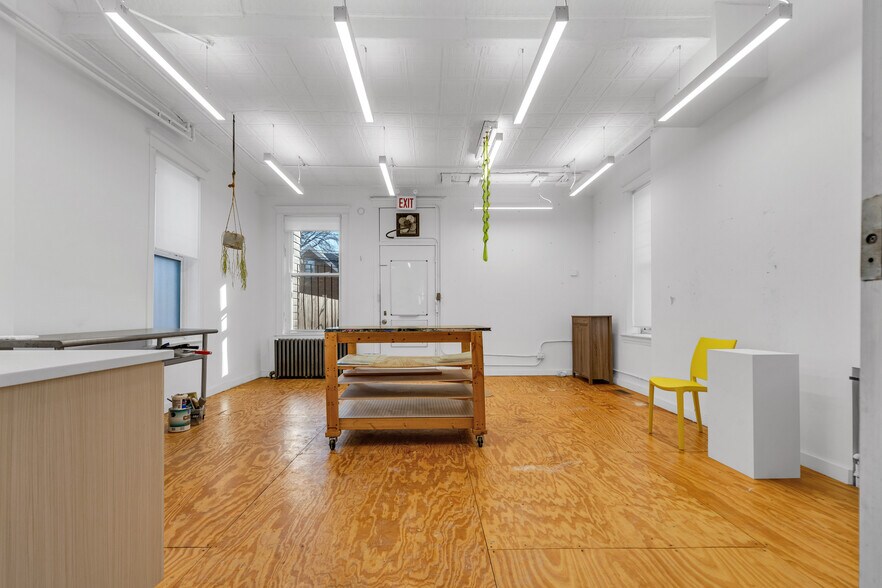 More Photos Of 3307 W Irving Park Rd, Chicago Office Residential For Sale