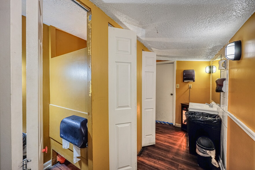 More Photos Of 7100 Sollers Point Rd, Baltimore Restaurant For Sale