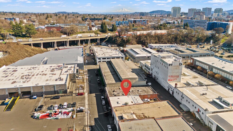 More Photos Of 660 N Thompson St, Portland Showroom For Sale