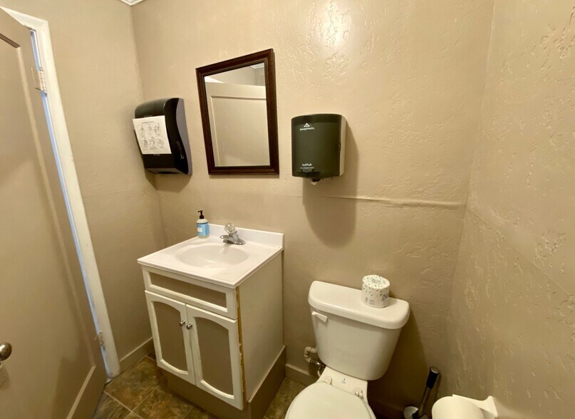More Photos Of 252 W Main St, Delta General Retail For Sale