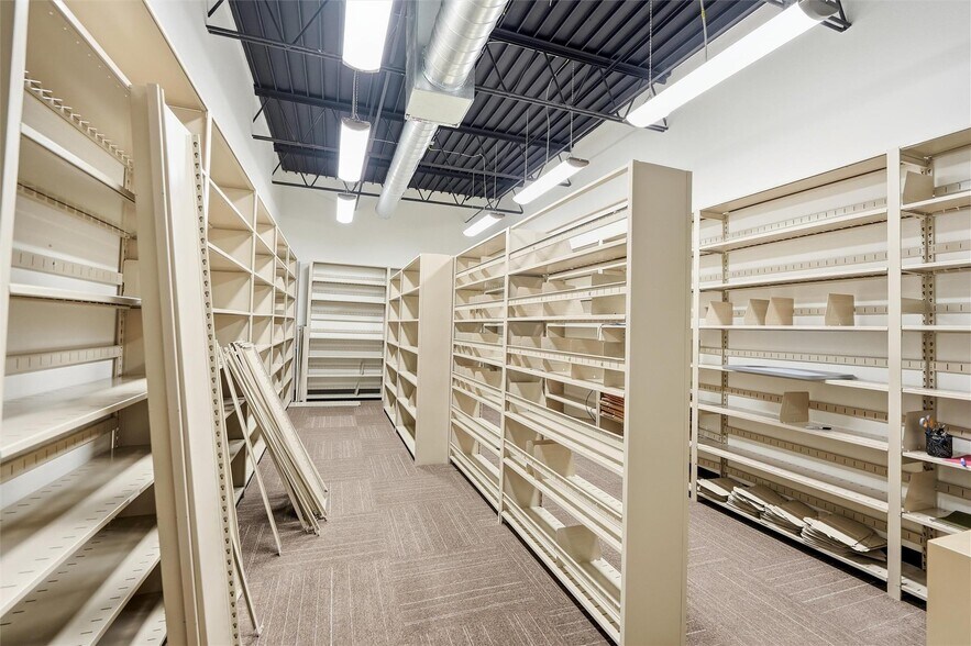 More Photos Of 1300 E Belknap St, Fort Worth Showroom For Sale