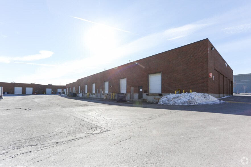 More Photos Of 335 Admiral Blvd, Mississauga Unknown For Lease