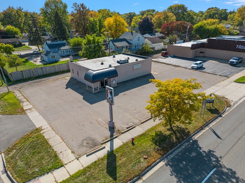 More Photos Of 32611 Ford Rd, Garden City Freestanding For Lease