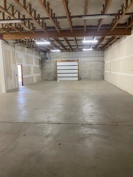 More Photos Of 5032 Amelia Earhart, Salt Lake City Light Manufacturing For Sale