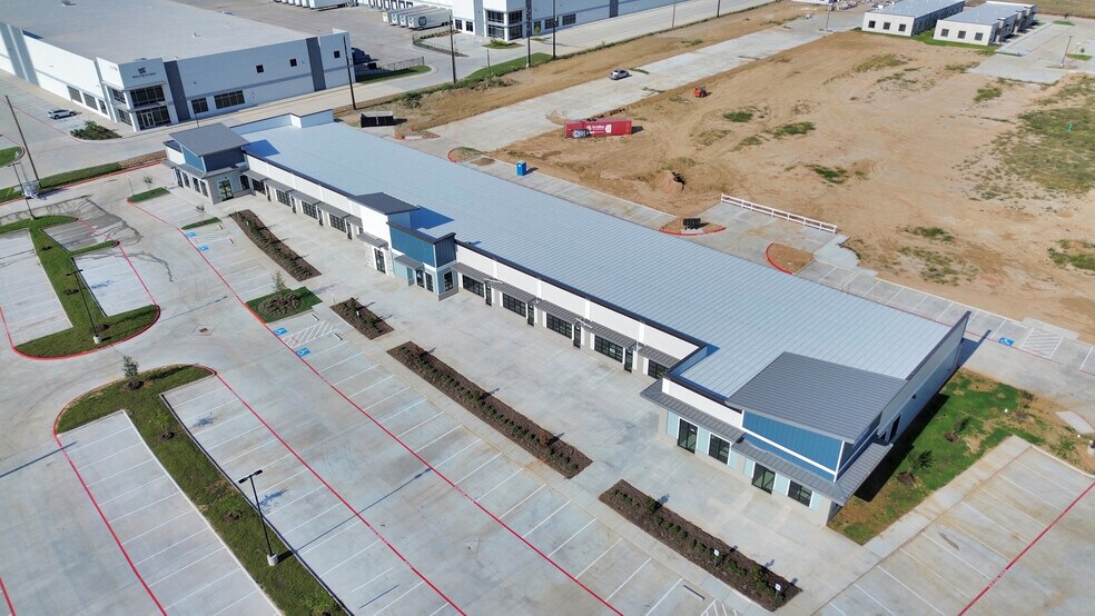 More Photos Of 30625 Kingsland Blvd, Brookshire Storefront For Lease