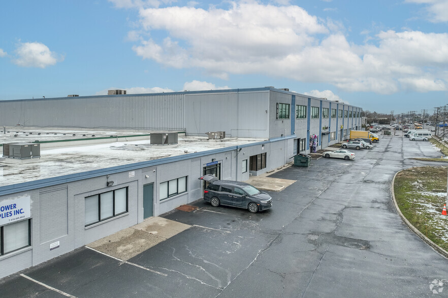 Primary Photo Of 600 W John St, Hicksville Warehouse For Lease