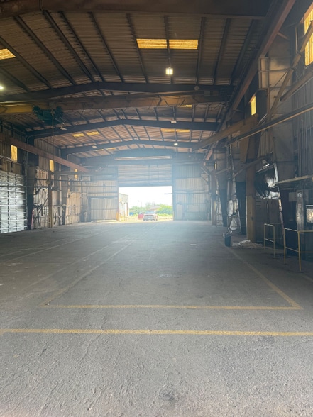 More Photos Of 100 E Industrial Blvd, Beeville Manufacturing For Sale
