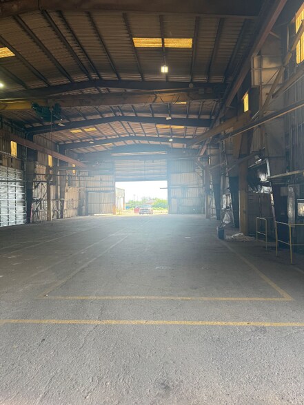 More Photos Of 100 E Industrial Blvd, Beeville Manufacturing For Lease
