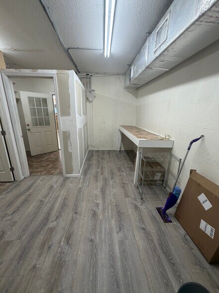 More Photos Of 9139 Park Blvd, Seminole Unknown For Lease