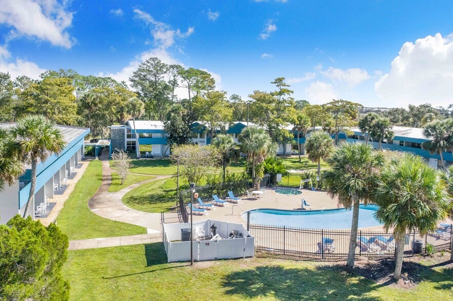 More Photos Of 2725 W International Speedway Blvd, Daytona Beach Hotel For Sale
