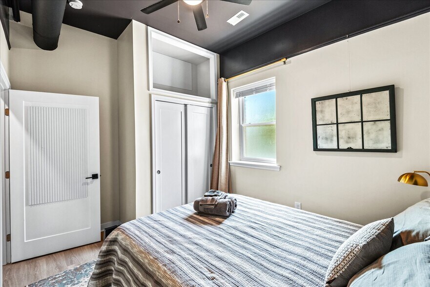 More Photos Of 10 Irving Ave N, Colonial Beach Apartments For Sale