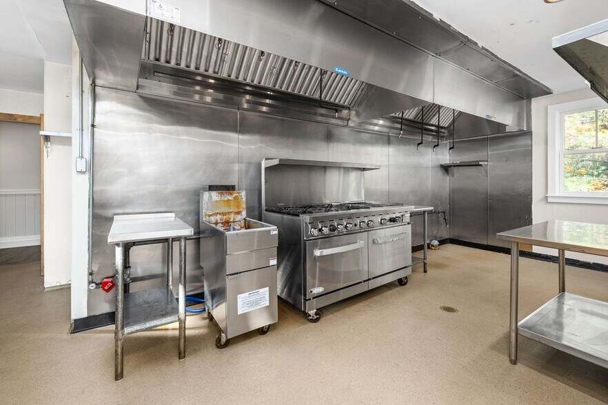 More Photos Of 57-59 State Rd, Kittery Medical For Sale