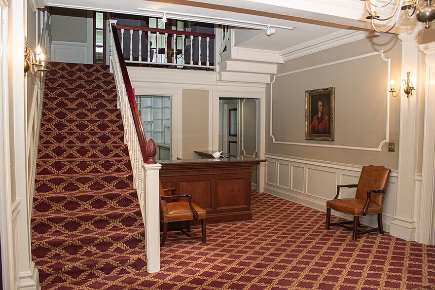 More Photos Of 615 N Capitol Ave, Lansing Office For Sale