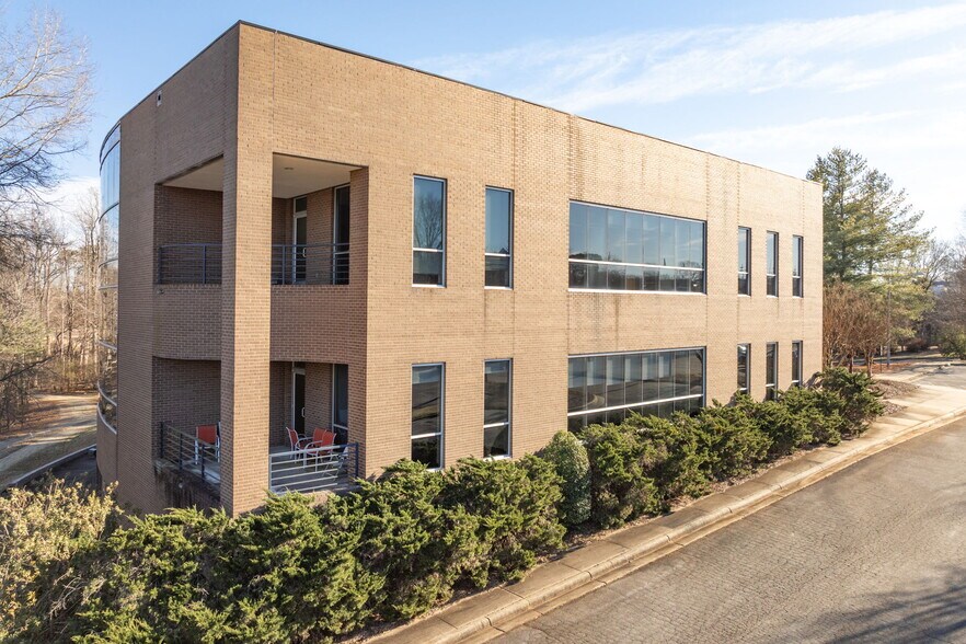 More Photos Of 940 Golf House Rd W, Whitsett Office For Lease