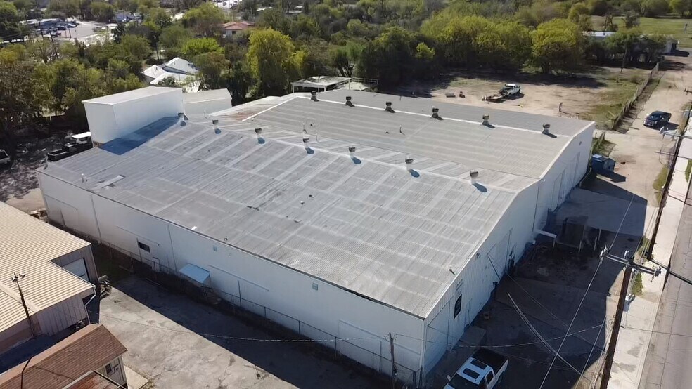 More Photos Of 2833 Roosevelt Ave, San Antonio Industrial For Lease