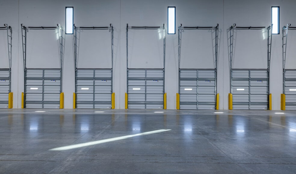 More Photos Of 4601 Dr. MLK Jr. Dr, Arlington Distribution For Lease