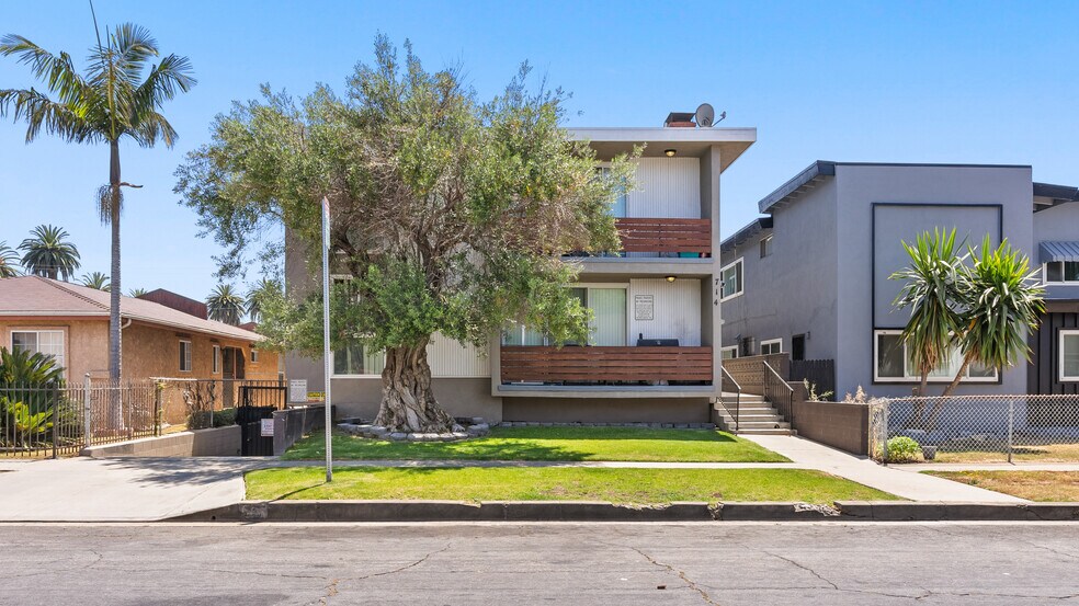 Primary Photo Of 714 S Myrtle Ave, Inglewood Apartments For Sale