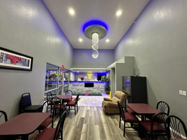 More Photos Of 402 N 12th St, Tecumseh Hotel For Sale