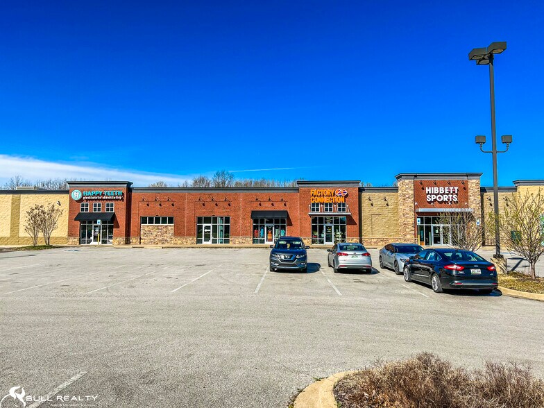 More Photos Of 129-145 Commons Dr, Martin Supermarket For Lease