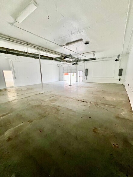 More Photos Of 3221 Union Pacific Ave, Los Angeles Warehouse For Lease